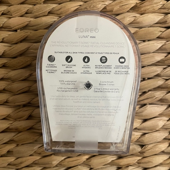 FOREO Luna Mini (original) - T-Sonic Facial Cleaning Device - Light Pink - Picture 2 of 2